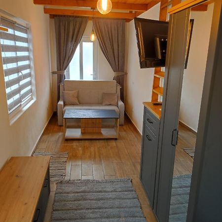 The Little White House Apartment Sibiu Exterior photo